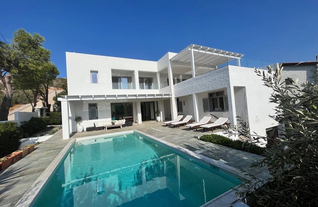 5 Bedroom Villa with Private Pool, Saronida, Athens Riviera