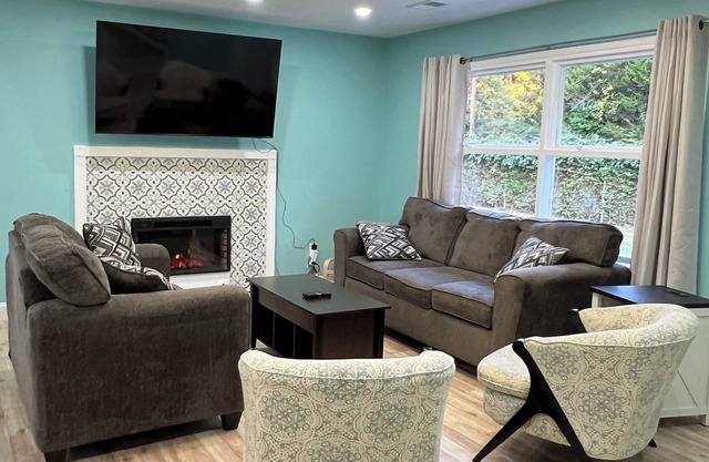 5 BR King Beds Game Room Yard Family Home Explore DC Quantico Stafford