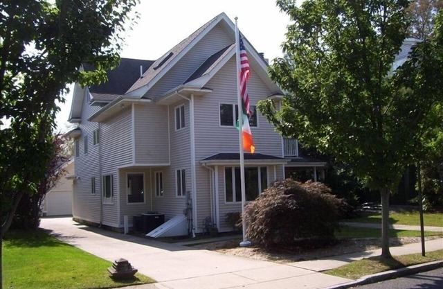5 BR + Library/3.5 BA Renovated Victorian