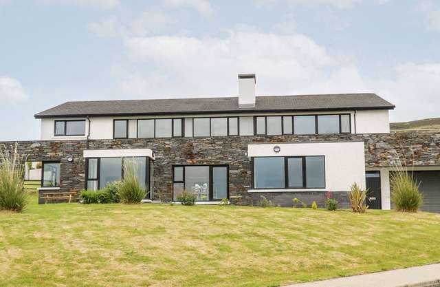 5 HARBOUR VIEW, family friendly in Buncrana, County Donegal