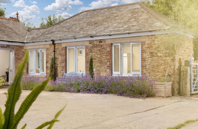 5* Luxurious 1 bed self-catering cottage, 20mins from North&South Cornish coasts