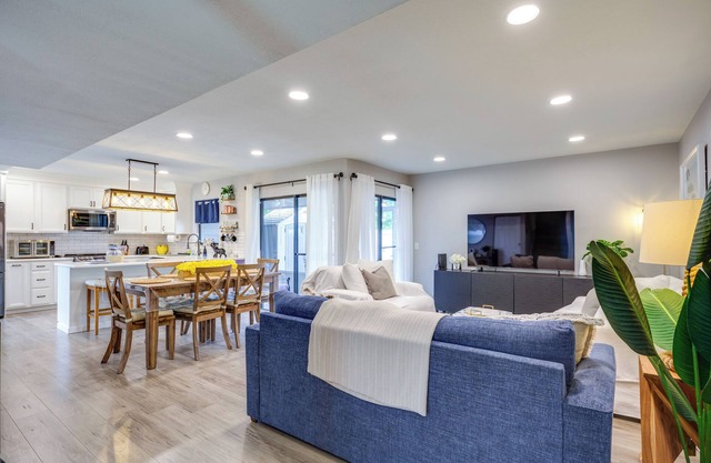 5 Mi to Beach: Jupiter Townhome w/Pool Access