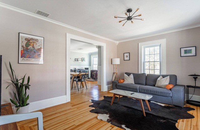 5 miles from New Paltz, close to Vassar, SUNY ideal for weddings and graduations