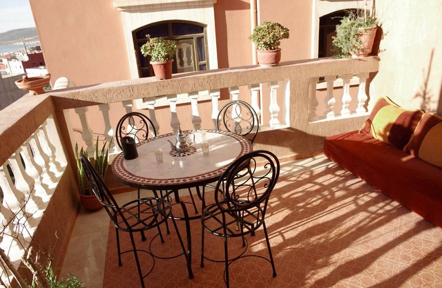 5 min from beach, flat 60 m² terrace ideal family/surfeur peaceful typical Berber village