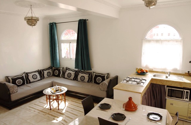 5 min from beach, flat terrace sea view ideal family/surfeur typical Berber village