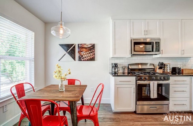 5 Min to SoCo | Comfortable & Convenient Retreat