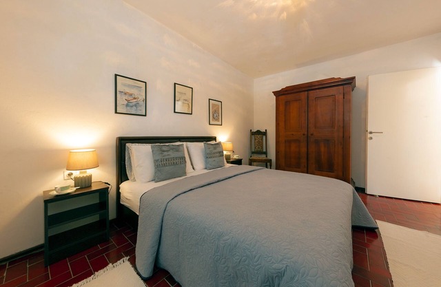 5 min Walk to the Beach, Wi-Fi, Aircon, Parking, family friendly