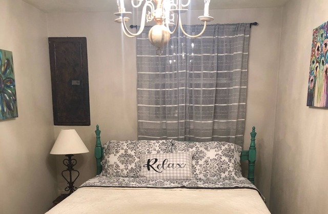 5 minutes from HOLIDAY WORLD-DOWNSTAIRS APARTMENT - -HOLIDAY GUEST HOUSE