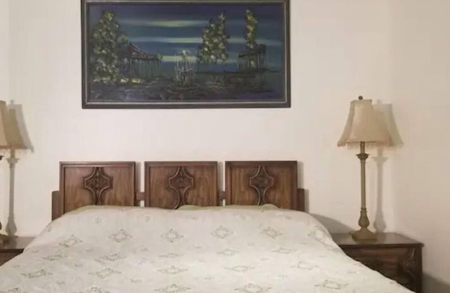 5 Star Basement Apartments #8