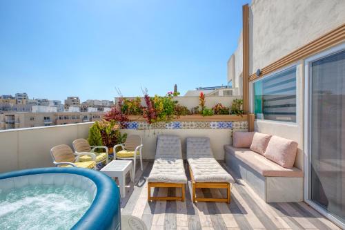 5 Star Delux Sky-Sea Marina Penthouse - Stunning SeaViews and Prime Location