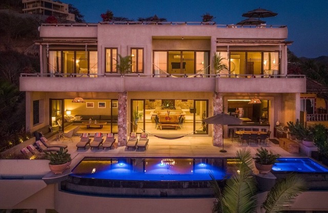 5 Star Luxe, Ocean Views, Walk to Beach & Village, Full Staff, 8-10 BR Rates