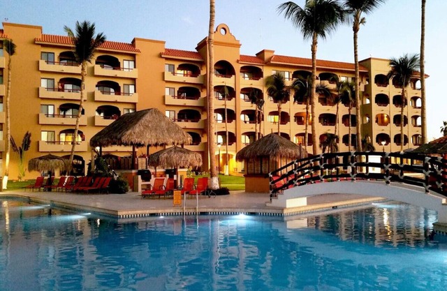 * 5-Star Oceanfront Coral Baja Condo *