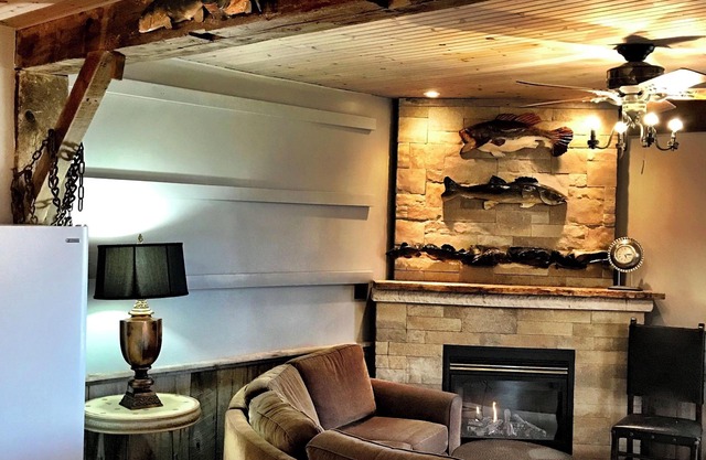 50Acre Farm w/Games Barn & Projection Room.