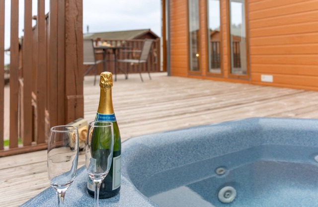 52 Meadow View- 2 Bed, Hot Tub Extra Cost(tjs52mv)