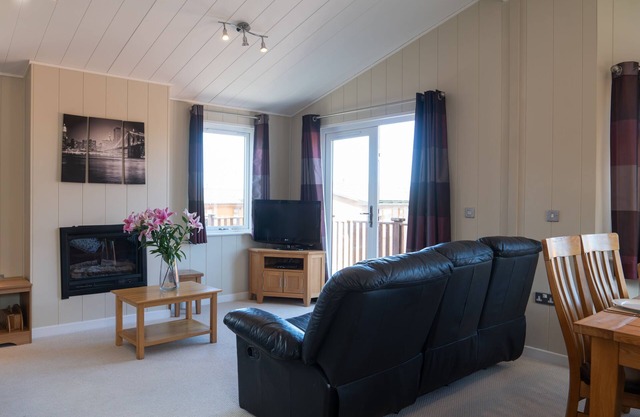 54 Meadow View Lodge - 3 Bed-Sleeps 6-TJS54MV