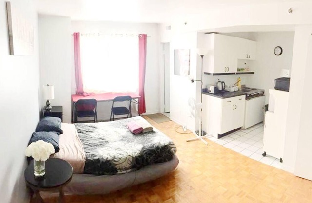 (541) Studio Downtown Montreal