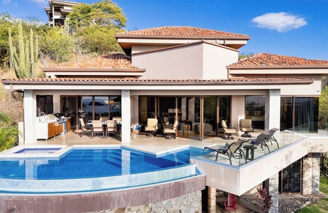 5BR Home Breathtaking View of Coco Bay