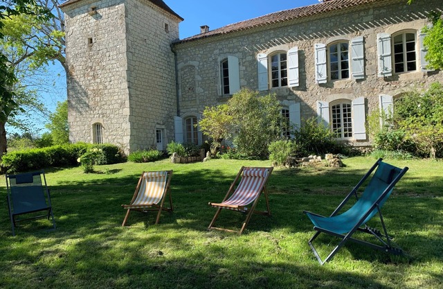 6 bedroom cottage with playroom for children and teenagers. Pets allowed.