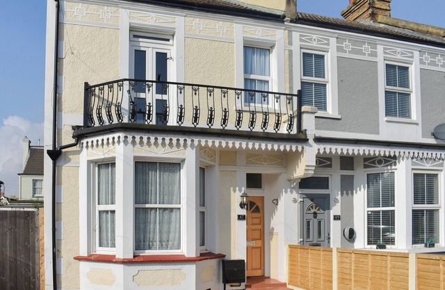 6 bedroom accommodation in Clacton on Sea