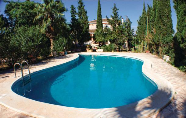 6 bedroom accommodation in Crevillente