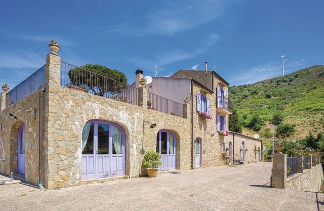 6 bedroom accommodation in Caccamo (PA)