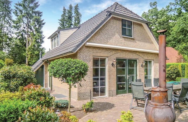 6 bedroom lovely home in Lunteren