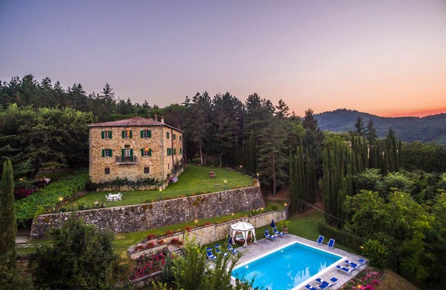 6 bedroom Villa, sleeps 12 with Pool, Air Con and FREE WiFi