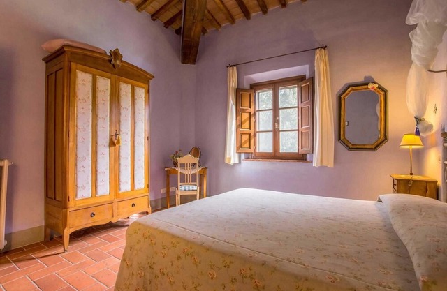 6 bedroom villa with pool & games room