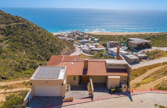 6 BR Villa w Pacific Ocean views in Pedregal w Infinity Pool and Gym