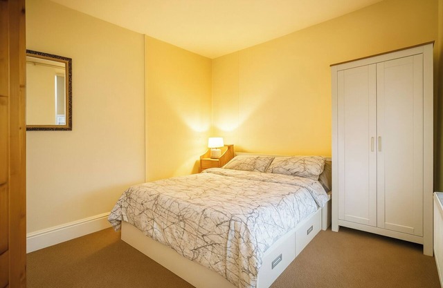 6 Guests-Free Public Parking-5 Min to Beach