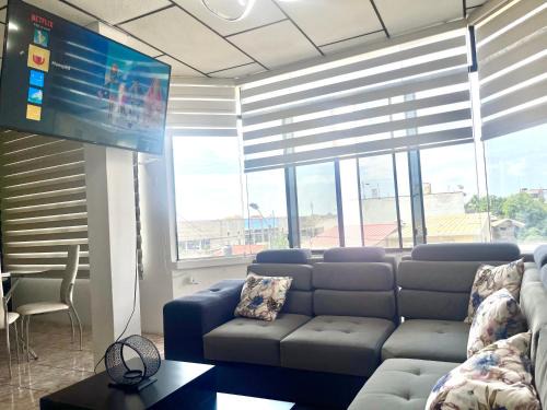 6 habitaciones, 10 camas, amplio y céntrico, 3 parqueos