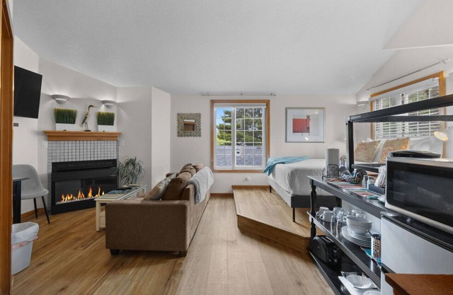 6 Herons Nest: Coastal Charm | Walk to Beach | Dog-Friendly