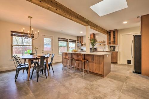 6 Mi to Dtwn Austin Home with Screened Porch and Yard