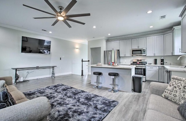6 Mi to French Quarter Modern New Orleans Gem