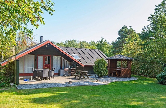 6 person holiday home in Fårvang
