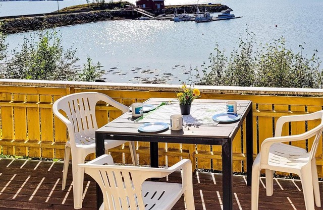 6 person holiday home in Naustbukta-By Traum