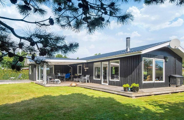 6 person holiday home in Tarm-By Traum