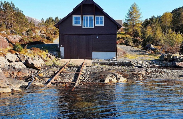 6 person holiday home in Svelgen