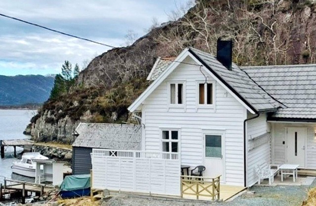 6 person holiday home in Svelgen-By Traum