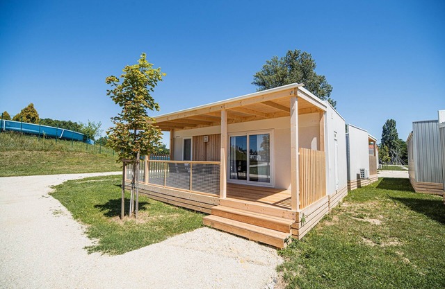 66 Three-bedroom mobile home with SPA tickets