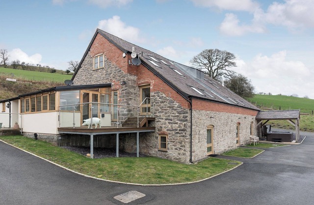 7 bedroom accommodation in Pwllglas, near Ruthin