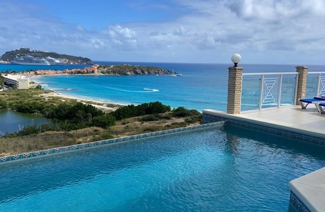 7 Bedroom Villa w Infinity Pool & Best View in SXM