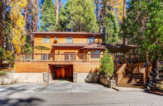 (7) Cedar Lodge at The Redwoods In Yosemite