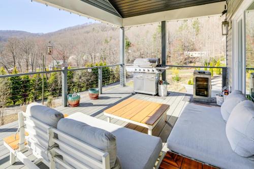 7 Mi to Dtwn Asheville Apt with Sauna Access!