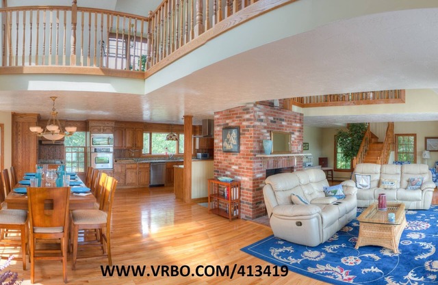 7 person hot tub! 4 Suites plus! Sleep 16, 5+baths, 5 min walk to beach