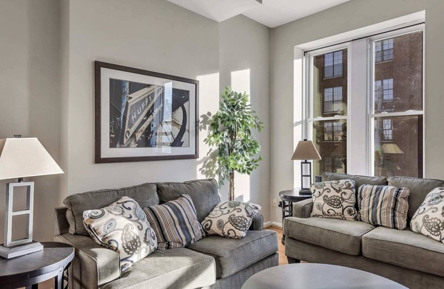 715a - Settle into Soulard! 4 beds 2 full baths