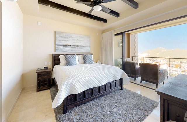 73 ABNB+VRBO 5 Star Reviews Amazing View 2x2