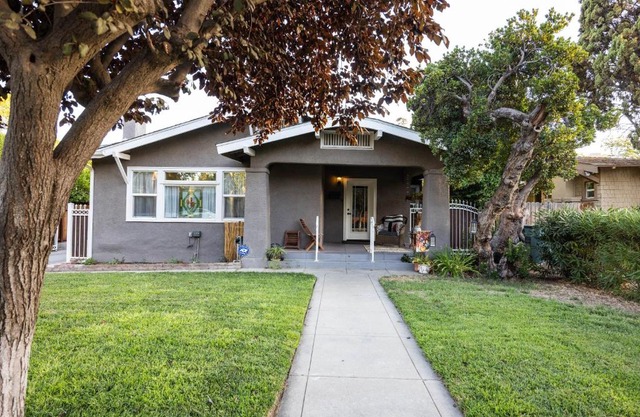 738 E Yale