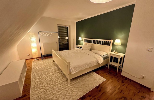 77m² - 3 rooms modern center kitchen roof terrace WLAN