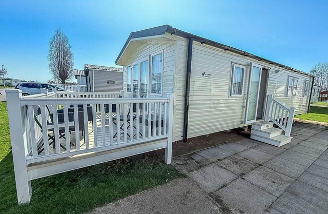 8 berth caravan by the beautiful beach of Hunstanton in Norfolk ref 23006W